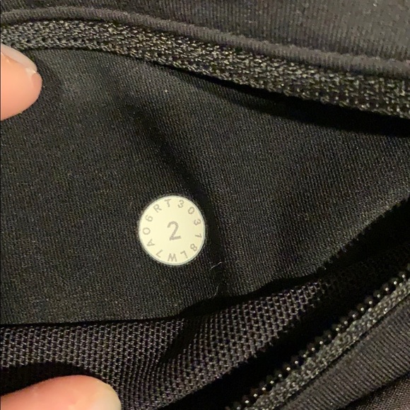 black lululemon speed up shorts 2.5” inseam - Picture 4 of 4